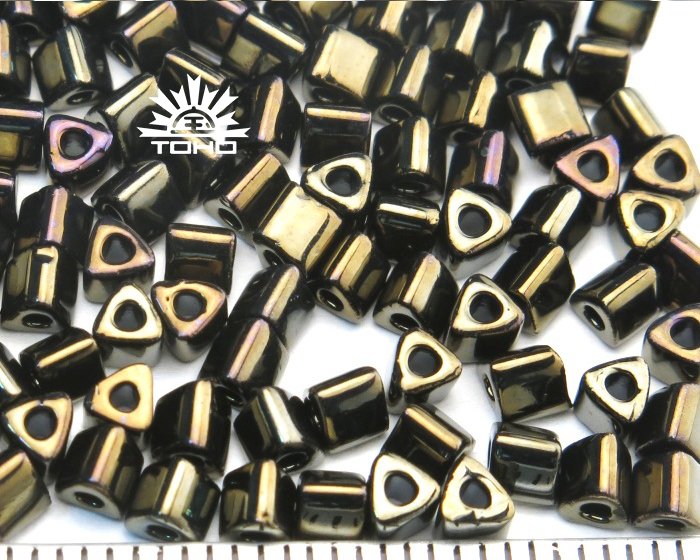 Triangle seed Beads Toho